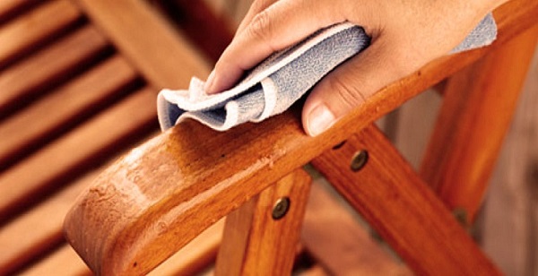روش تمیز کردن مبل های چوبی