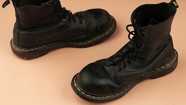 تمیز کردن کفش پارچه ای سیاه